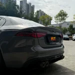 Rear taillight close-up Jaguar XE wrapped MOZX Easy Bernina Grey glossy PET wrap, clean trunk panel wrapping